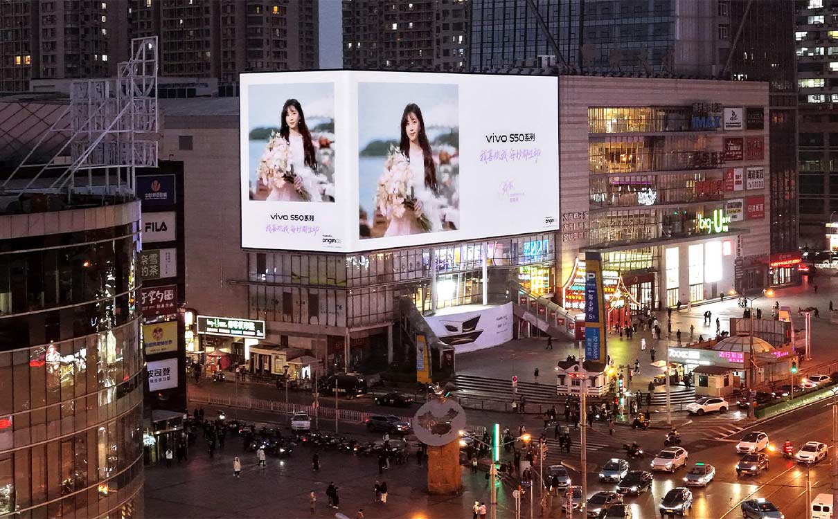 大连中央巨幕 裸眼3D户外LED屏